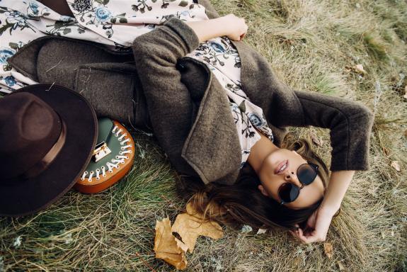 Fashion Model, liegend